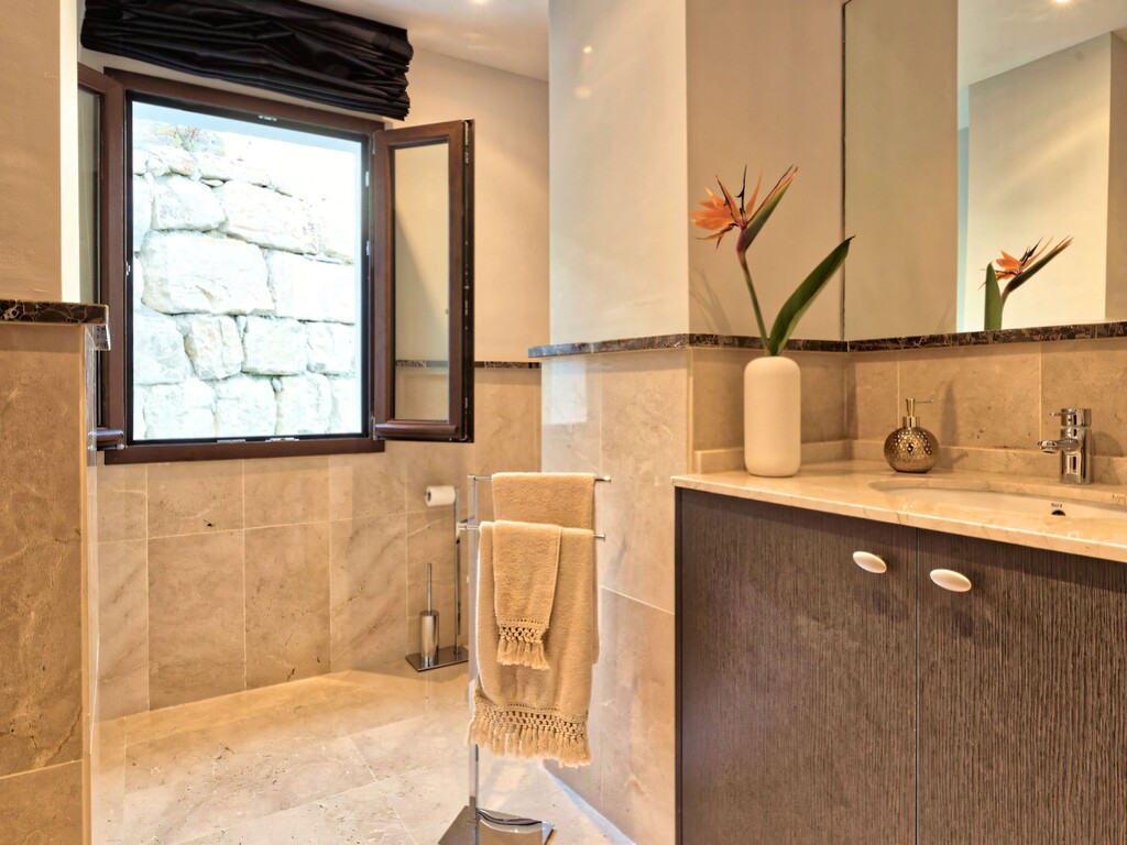 Benahav&iacute;s Hills Country Club Villa_35