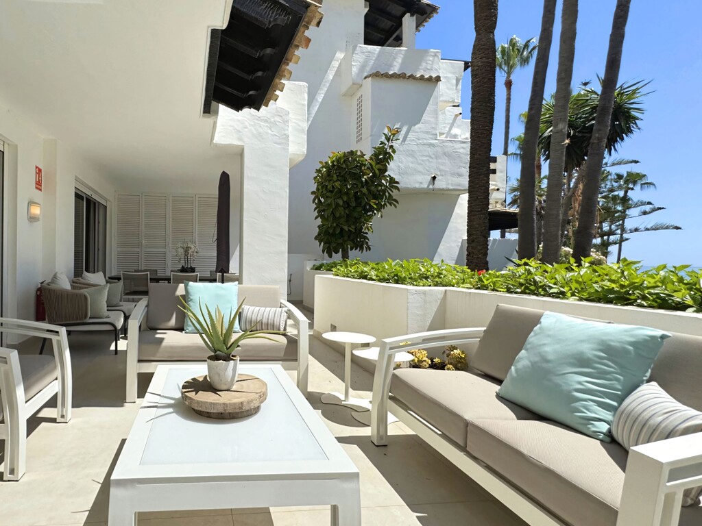Puento Romano Beach Resort Japanese gard (13)