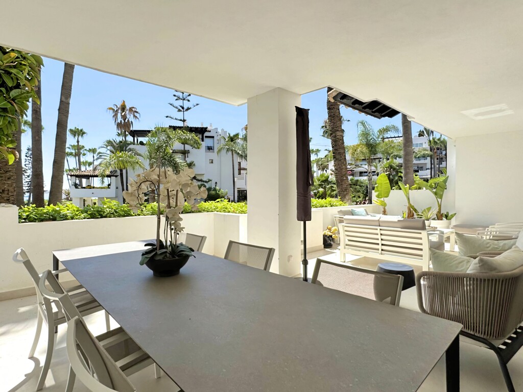 Puento Romano Beach Resort Japanese gard (15)