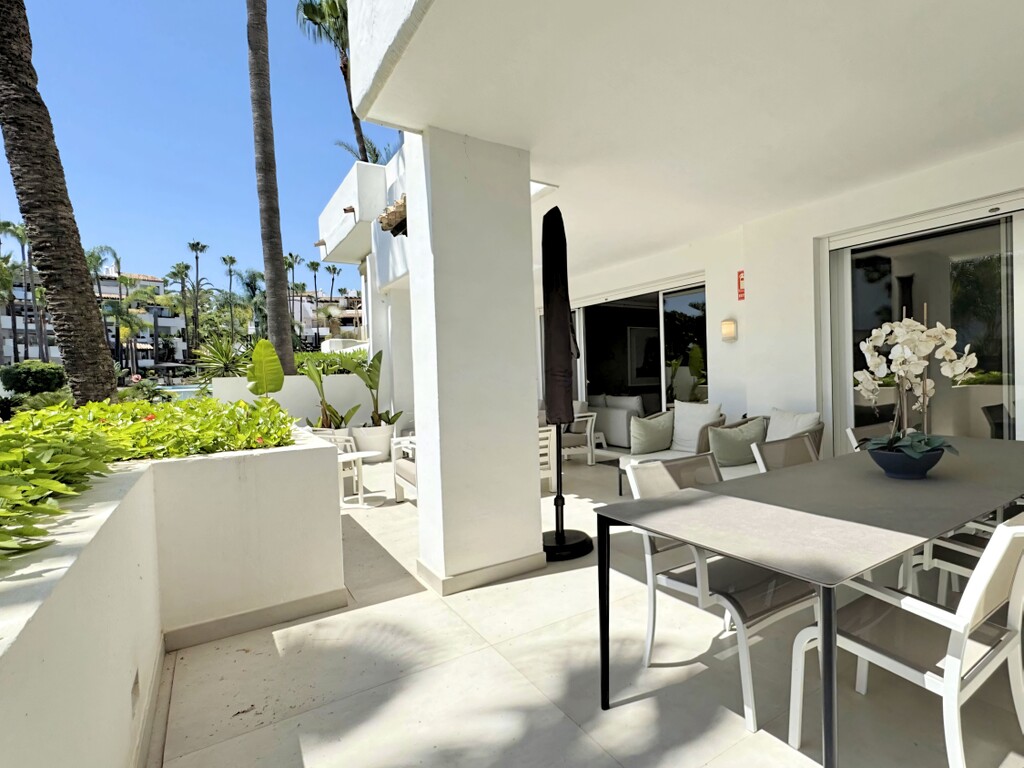 Puento Romano Beach Resort Japanese gard (14)