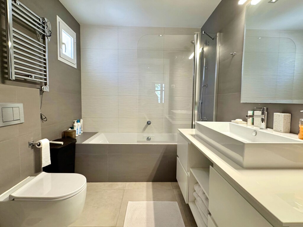 Puento Romano Beach Resort Japanese gard (22)