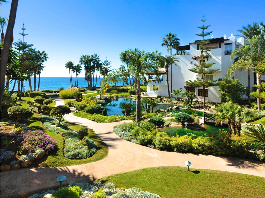Puento Romano Beach Resort Japanese garden_25 (1)