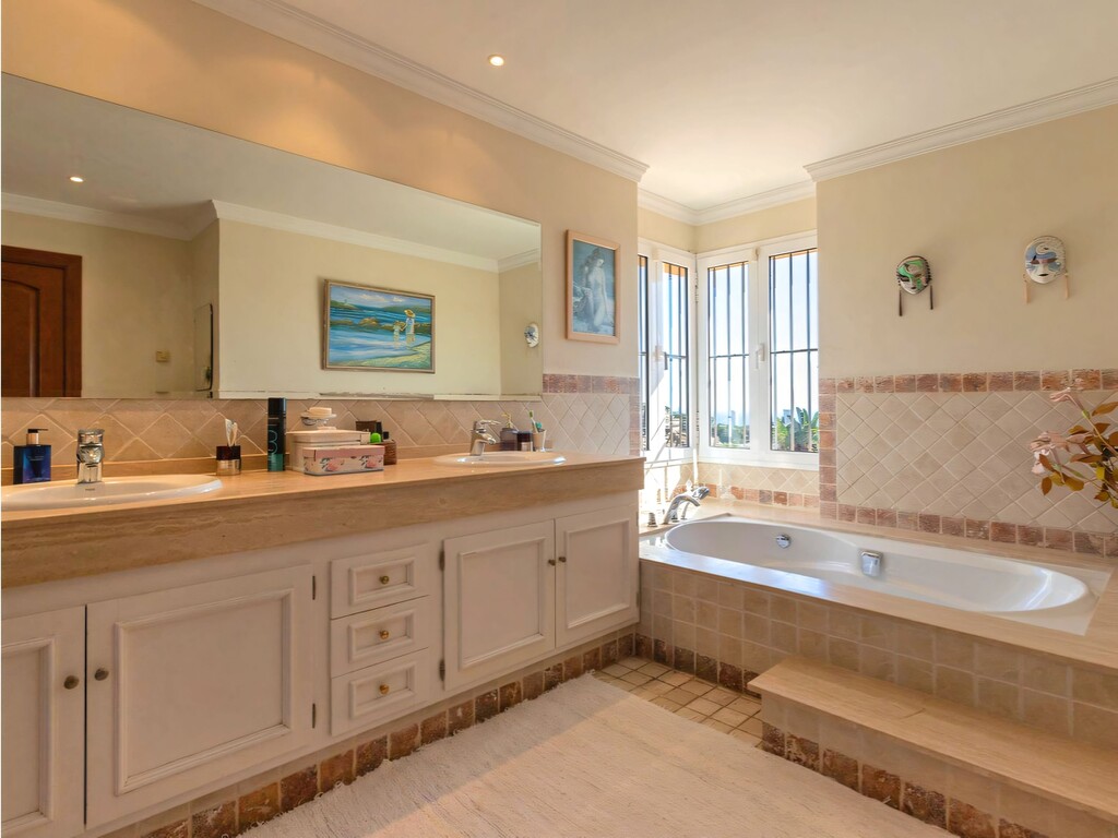 Elviria family villa_30
