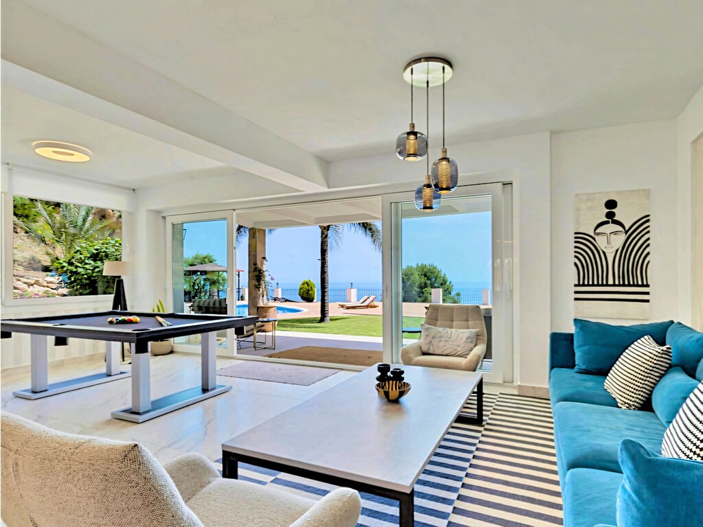 Oj&eacute;n villa with sea views_14