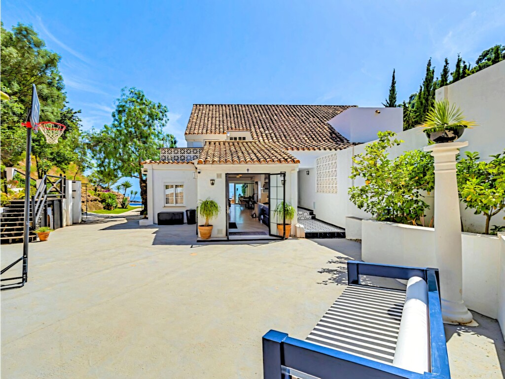 Oj&eacute;n villa with sea views_6