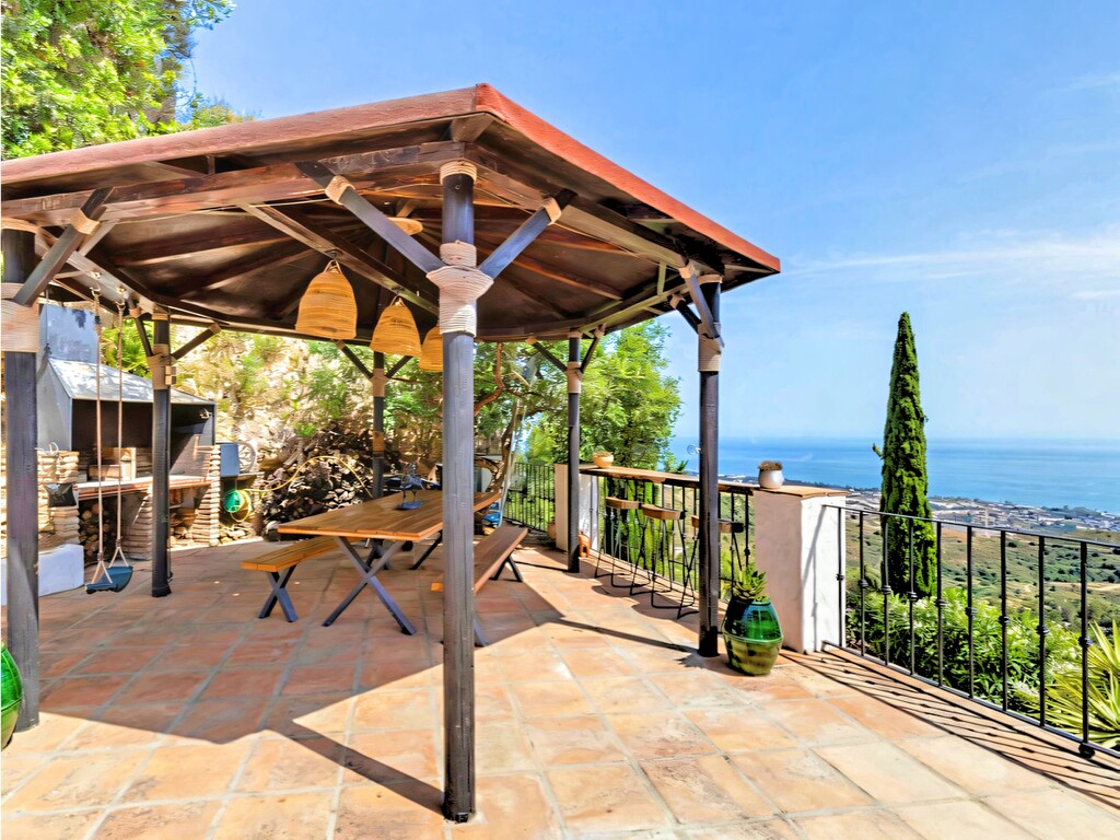 Oj&eacute;n villa with sea views_8