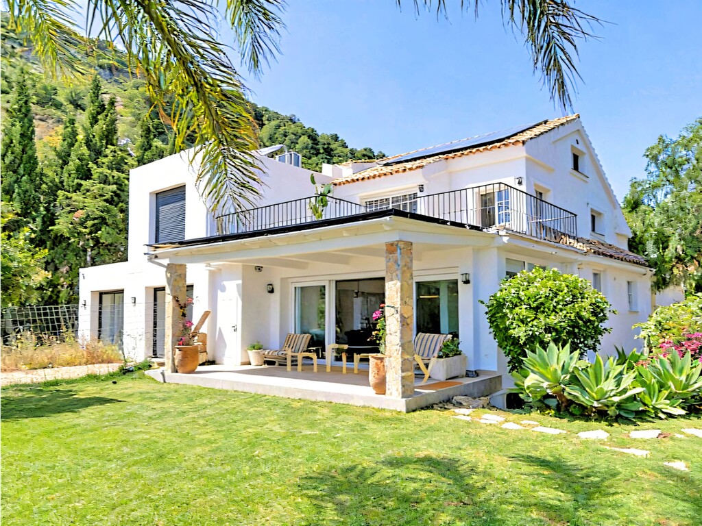 Oj&eacute;n villa with sea views_2