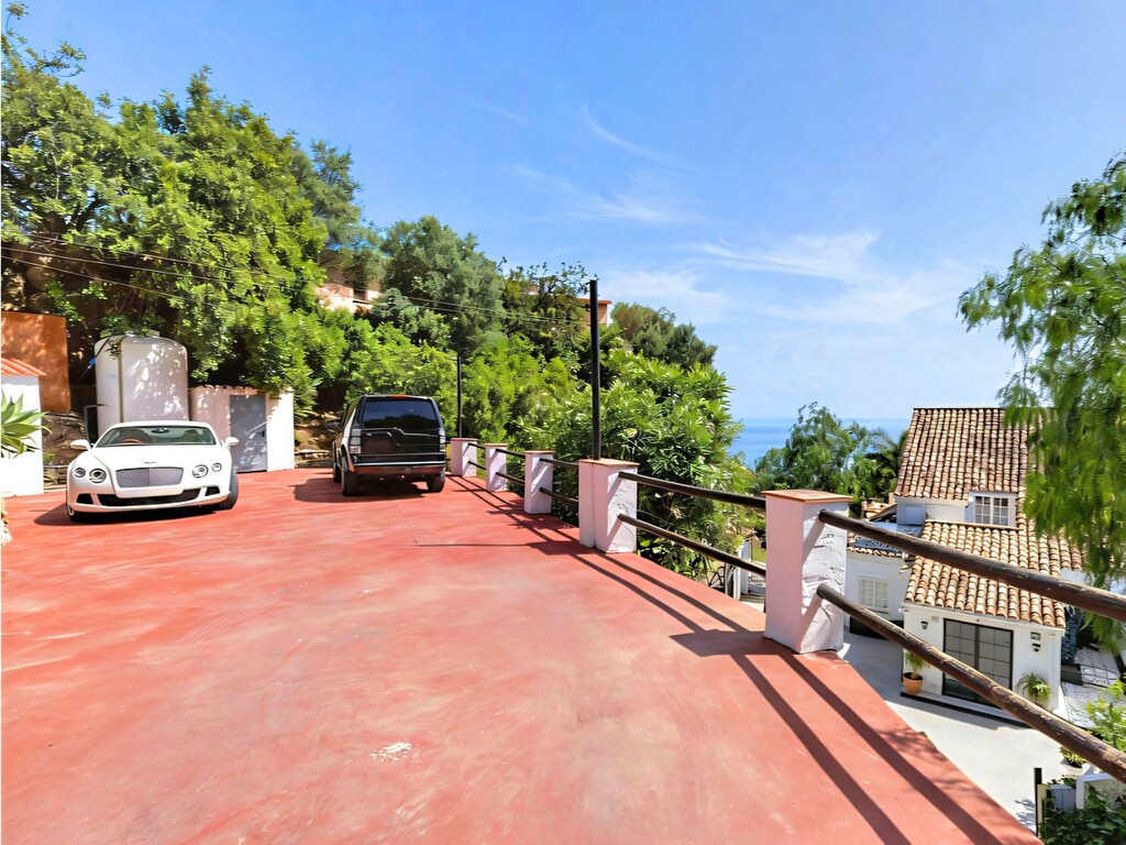 Oj&eacute;n villa with sea views_5