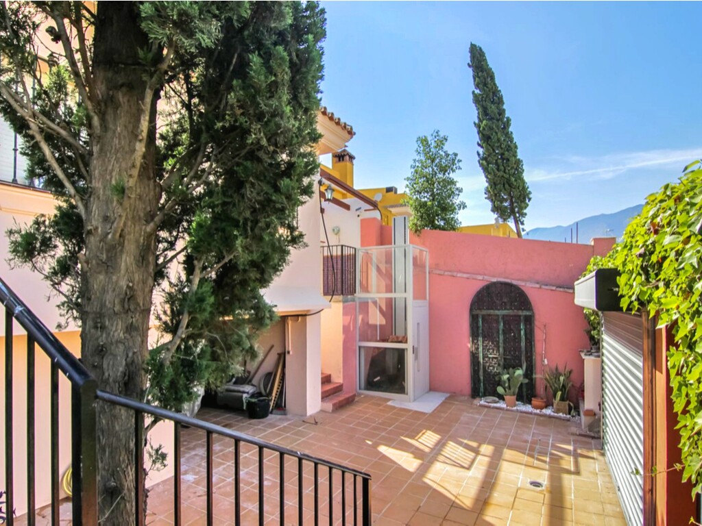 Fuengirola villa with pool_10