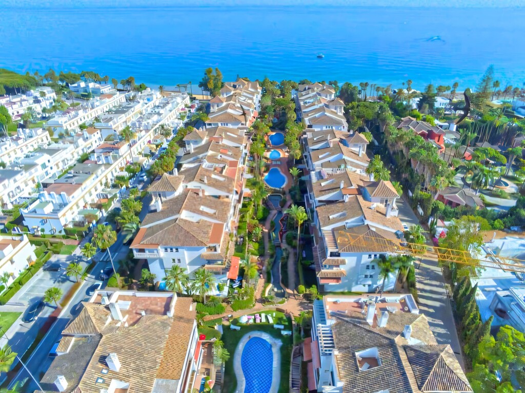 Las Ca&ntilde;as Beach Golden Mile Marbella_23