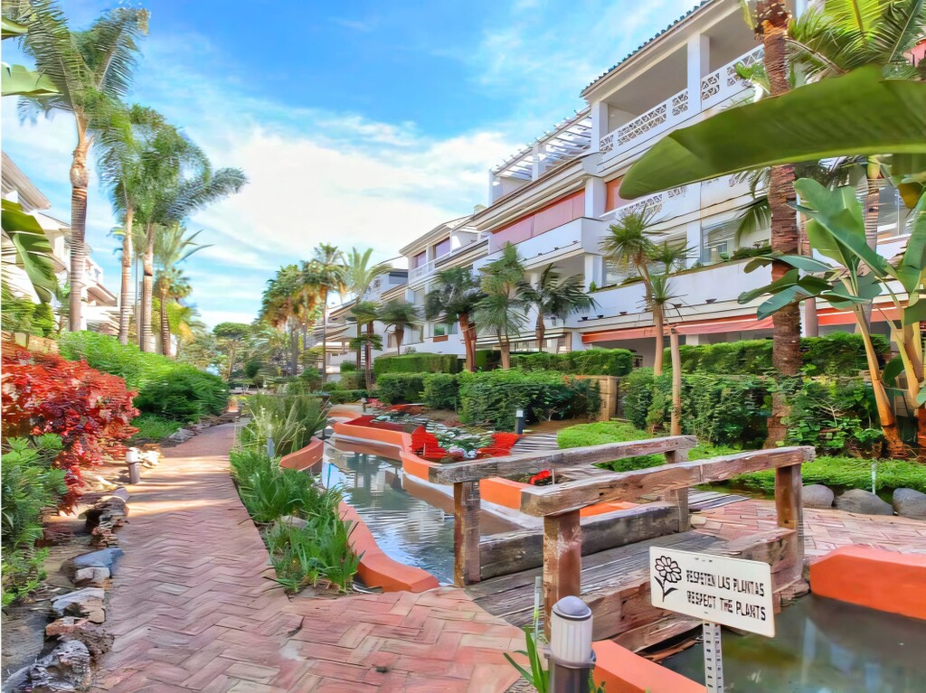 Las Ca&ntilde;as Beach Golden Mile Marbella_16