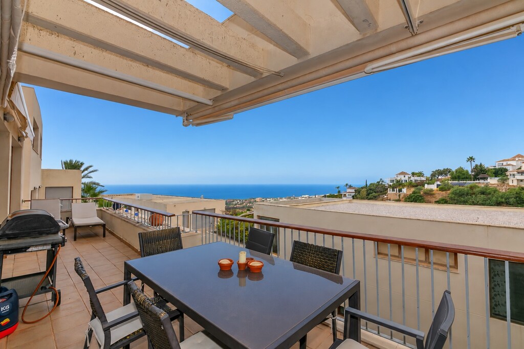 Terraza mediterr&aacute;nea con vistas al mar.jpg
