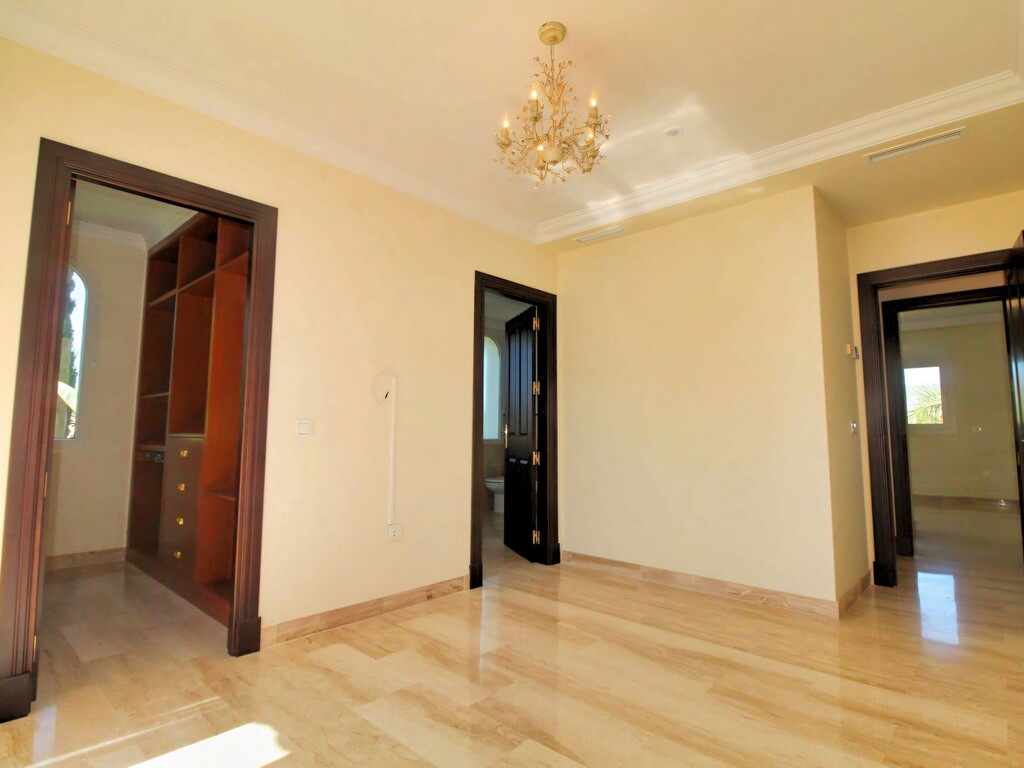 Guadalmina Frontline Golf Villa_32