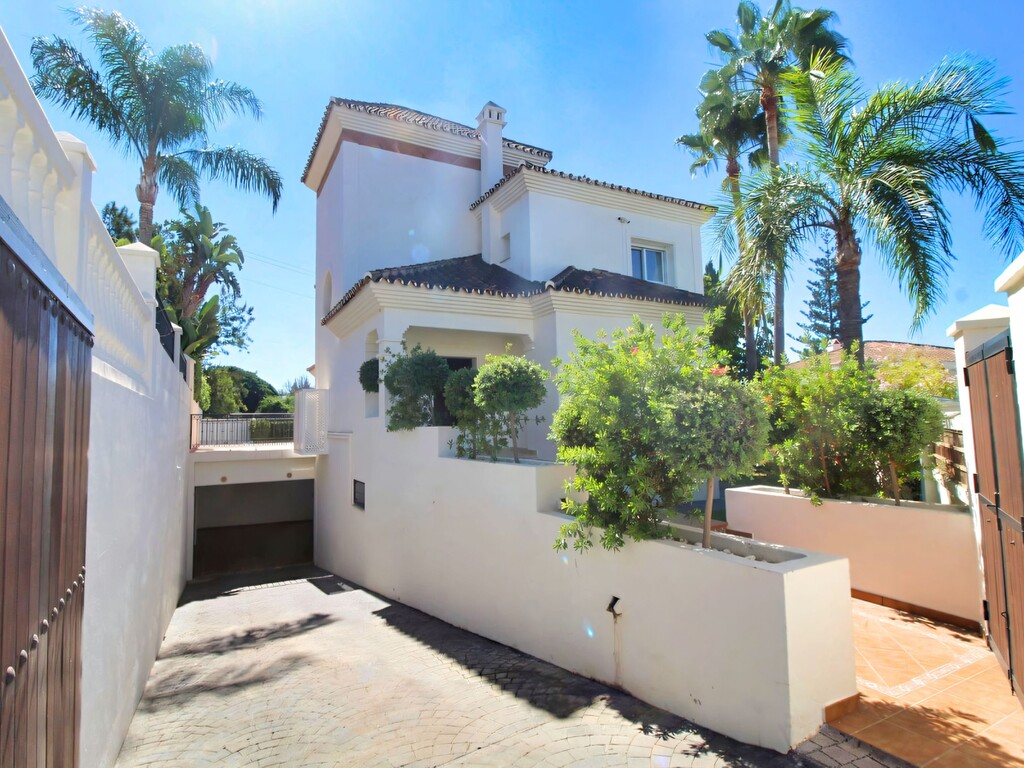 Guadalmina Frontline Golf Villa_5