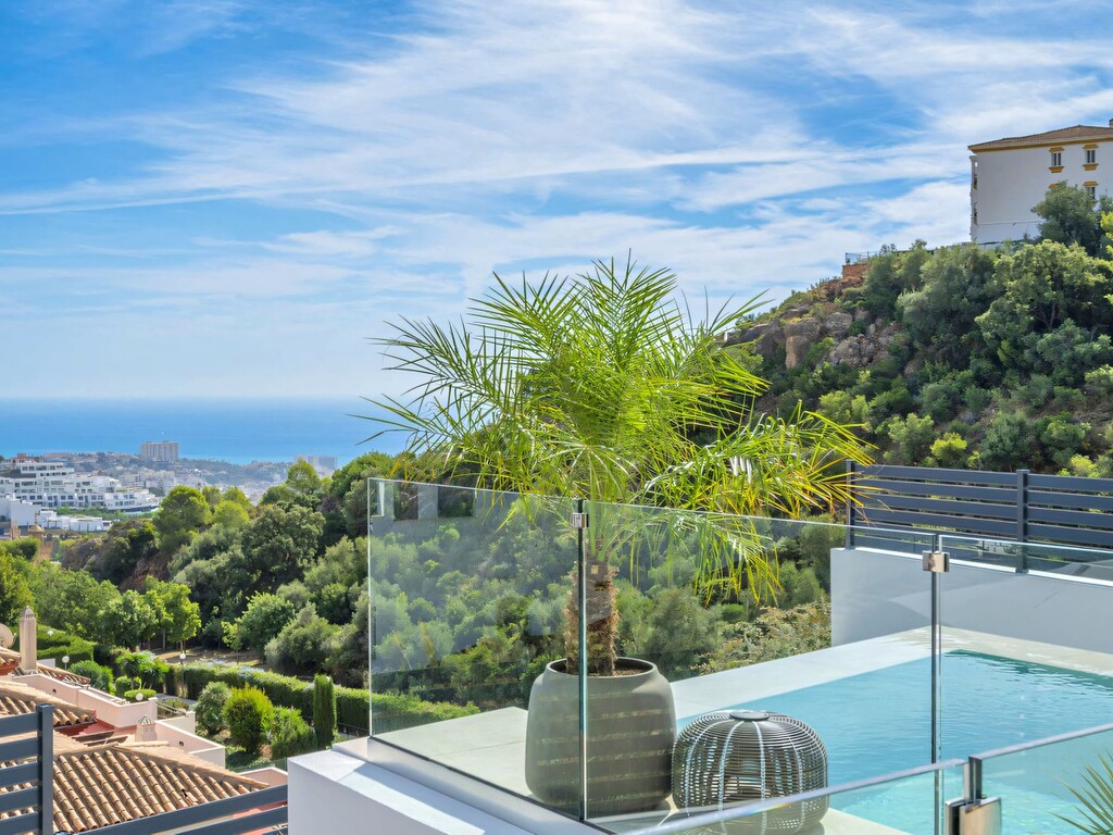Newly built Benalm&aacute;dena villa_13