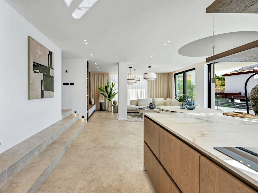 Newly built Benalm&aacute;dena villa_41