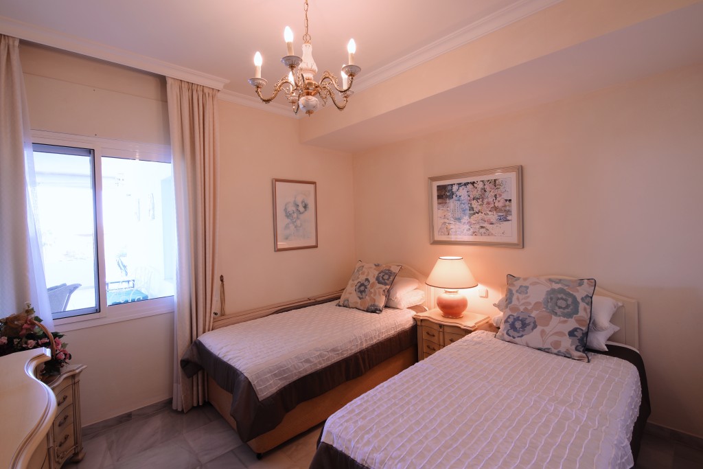 9111C563-3F33-424F-A2A7-2595370264C9