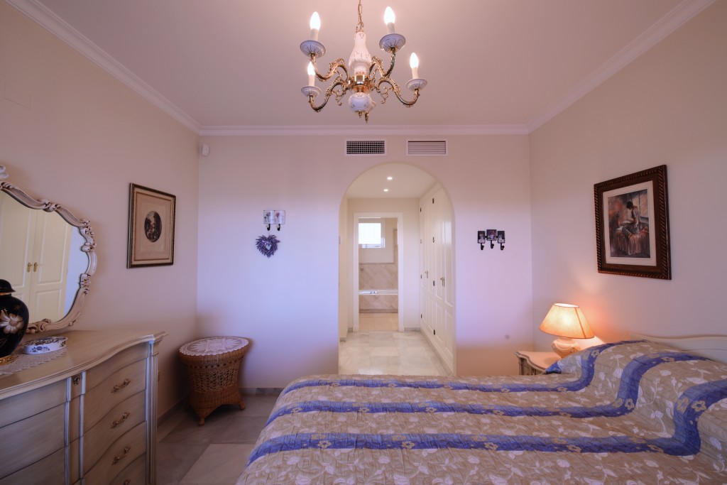 C9AFBE83-1EA2-4165-8DA1-2003D1616EFF