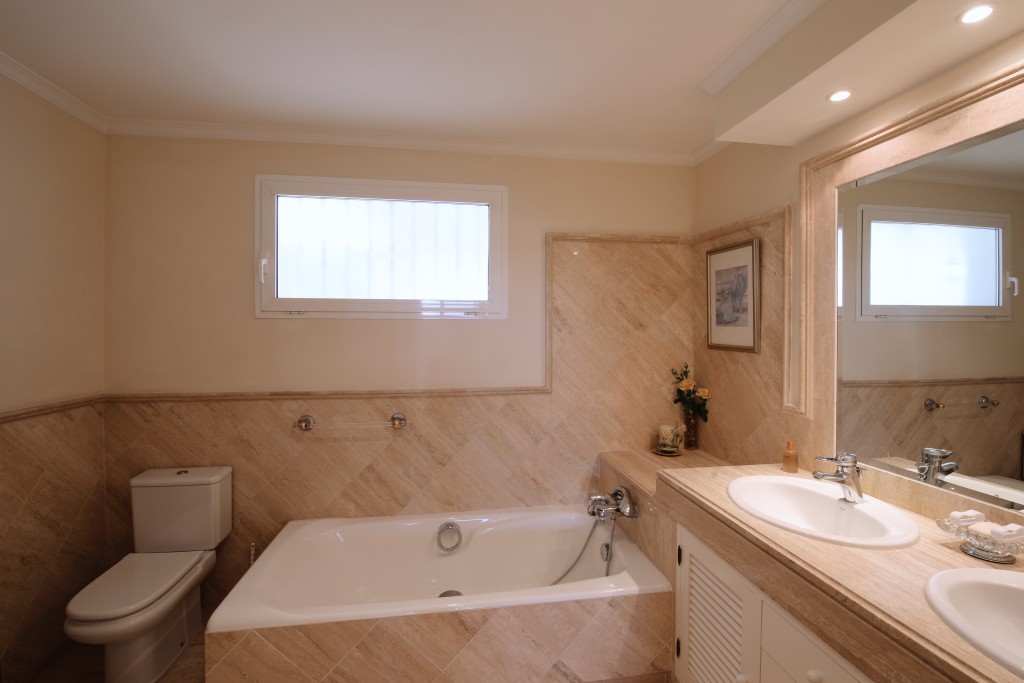 3B4FCFF3-7FC7-4BB1-8294-1102657FFA46