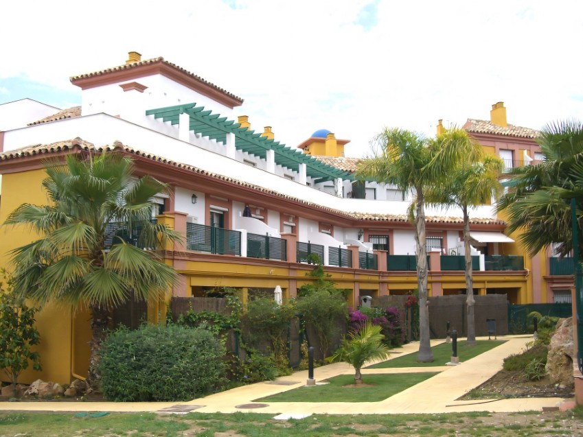 Takvåning i Atalaya New Golden Mile Estepona Exteriör av en duplex-takvåning med 2 sovrum i Luna Blanca Golf, Atalaya, New Golden Mile Estepona.