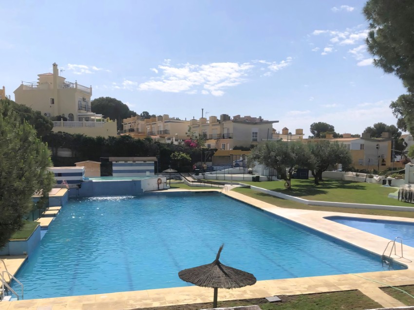 Lägenhet med 2 sovrum i Seghers Estepona Lägenhet med terrass och delvis havsutsikt i Seghers Estepona nära stranden och småbåtshamnen